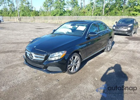 2016 Mercedes-Benz C 300 4Matic/Luxury 4Matic/Sport 4Matic z USA, uszkodzony, nr VIN 55SWF4KB3GU149429